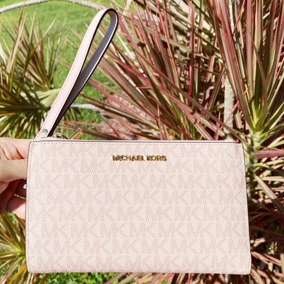 Gaby’sBags💕NWT Michael Kors double zip wristlet - Picture 3 of 10